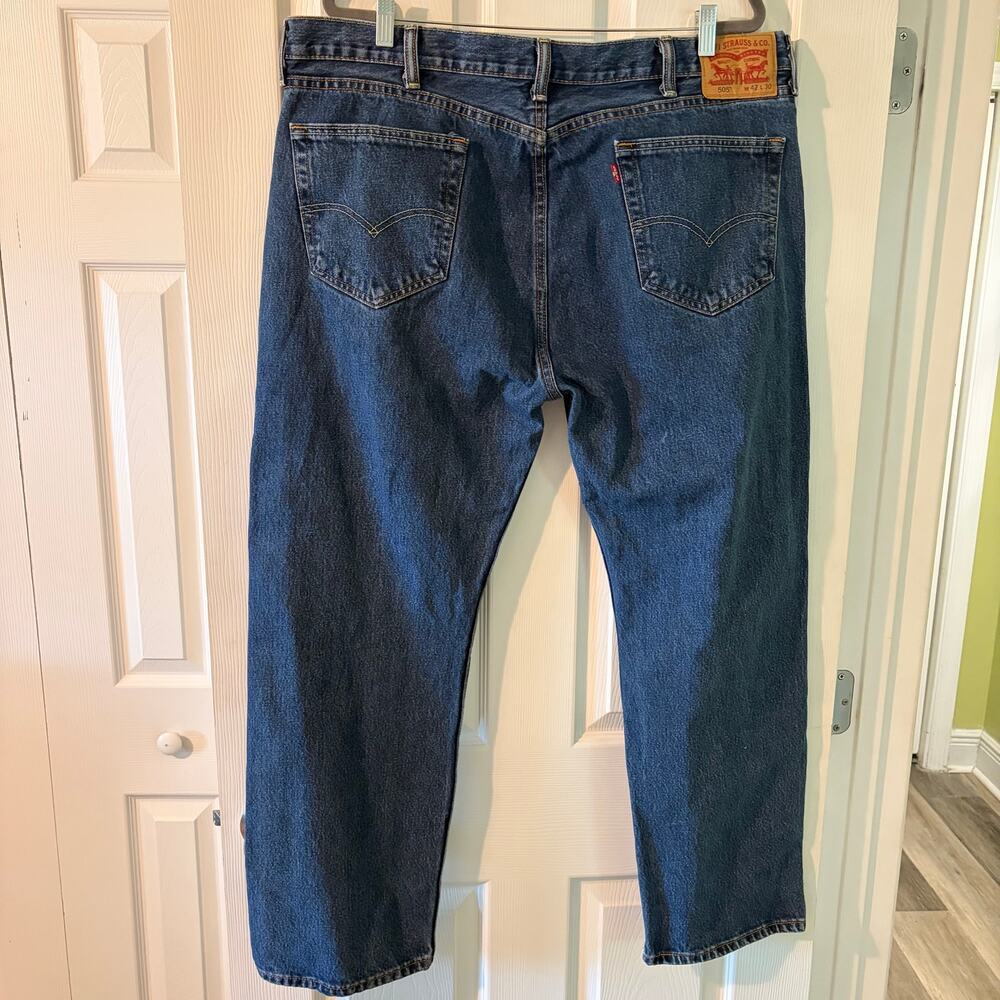 Levi's 505 Regular Fit Jeans Dark Wash W42 L30 - Picture 2 of 12